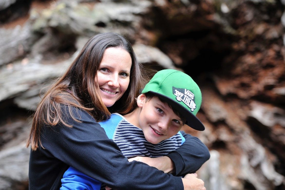 mother-and-son-2404328_1280